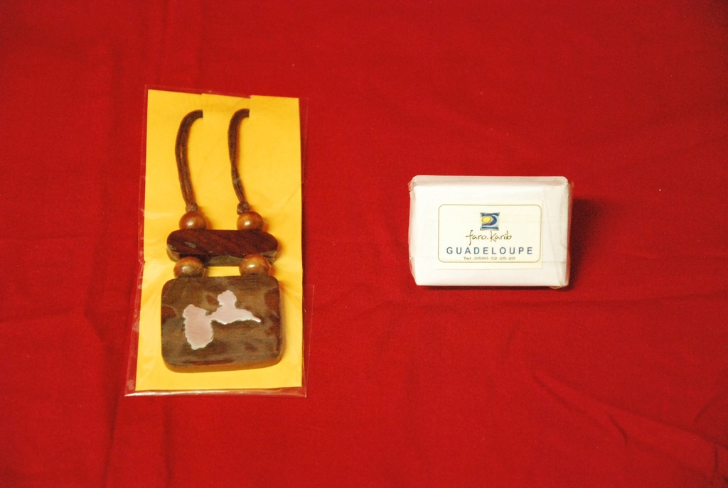 Collier Carre Carte Sono