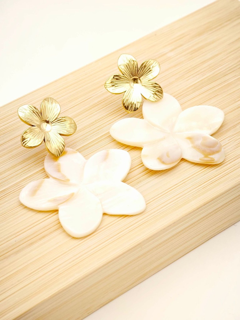 Boucle D'oreille inoxydable fleur doré plus fleur nacre